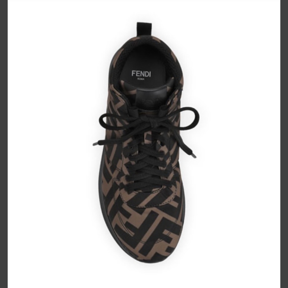 Authentic a Fendi Sneakers